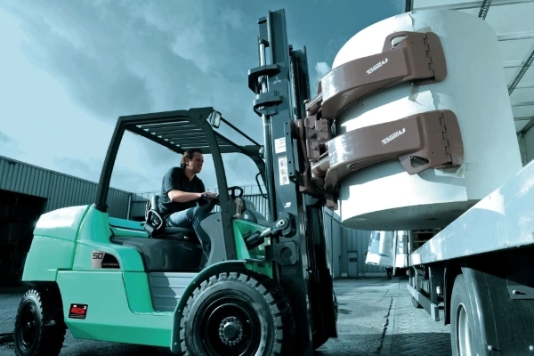 engine powered forklifts